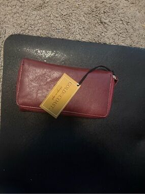 Gold Coast Women’s Zip Wallet – Burgundy